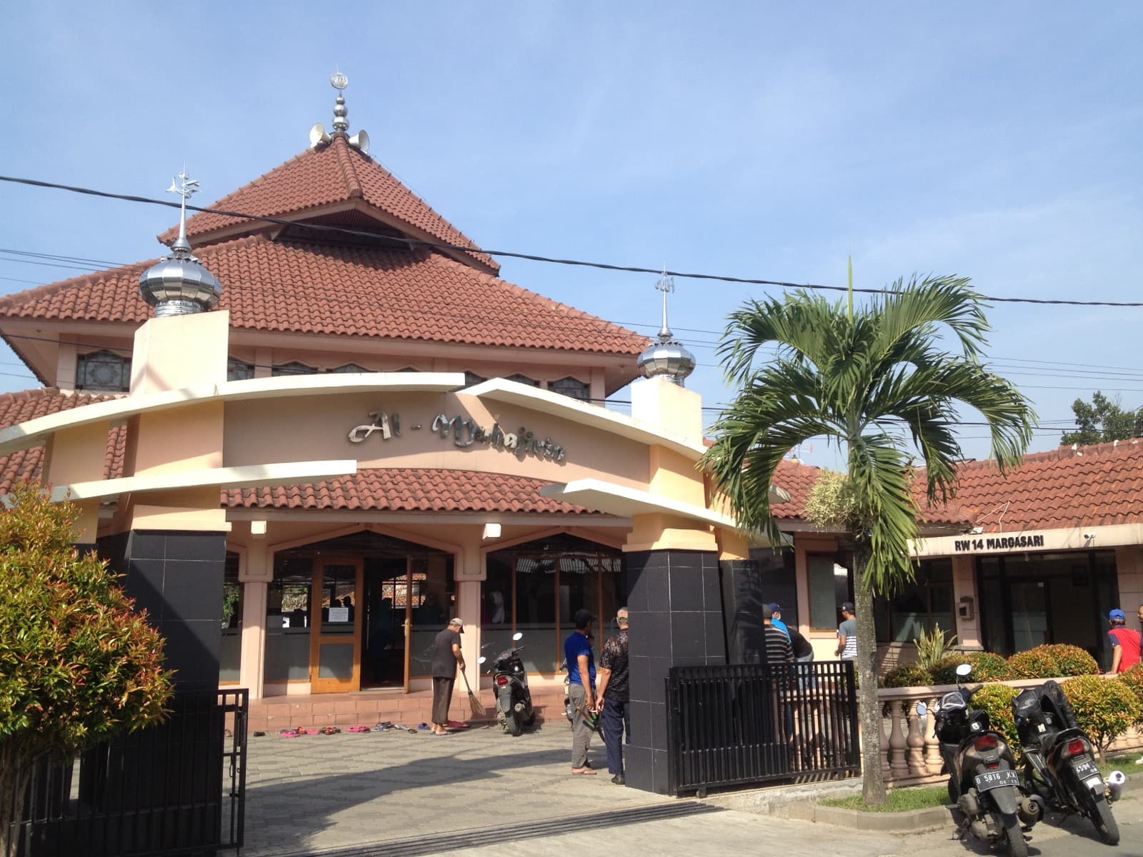 Bangunan Masjid Al Muhajirin tampak depan
