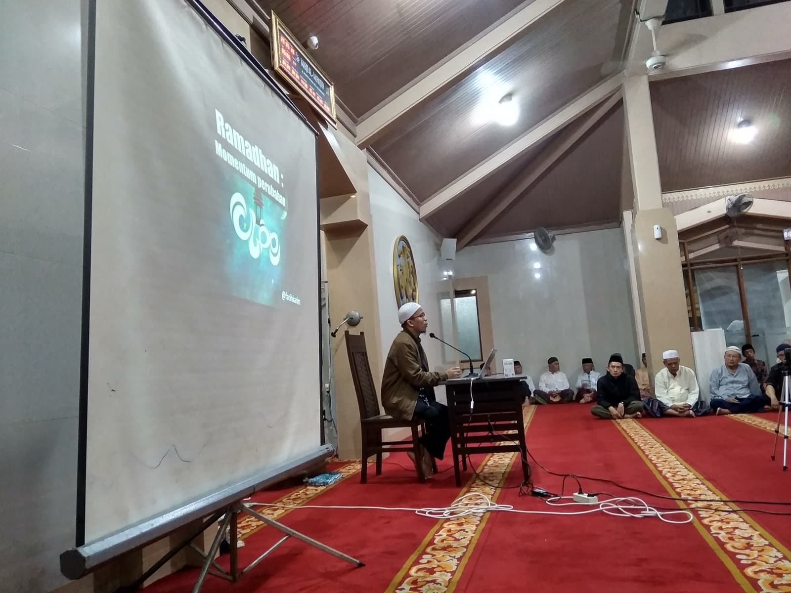 Suasana Kajian Ahad Pagi di Masjid Al Muhajirin